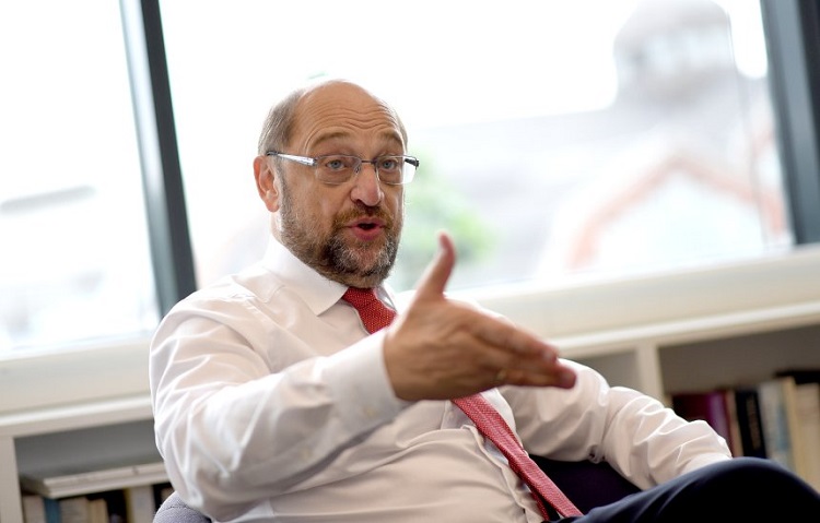 Schulz kritisiert Merkel wegen Ungarn und Polen post's picture