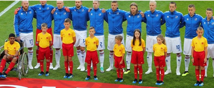 Ungarisches Kind gibt „High-Five“ Lionel Messi post's picture