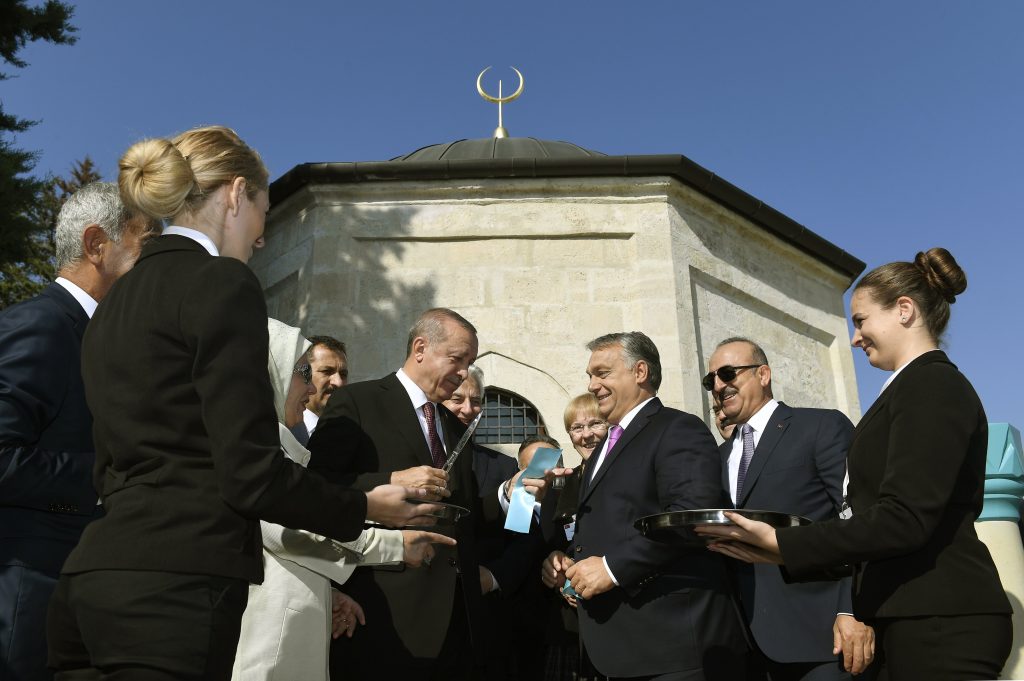 Orbán und Erdogan eröffnen renoviertes türkisches Grabmal post's picture