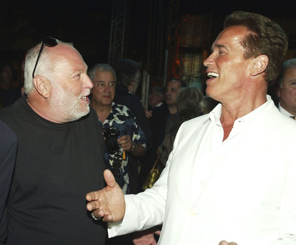 Schwarzenegger spricht bei Andy Vajnas Begräbnis post's picture