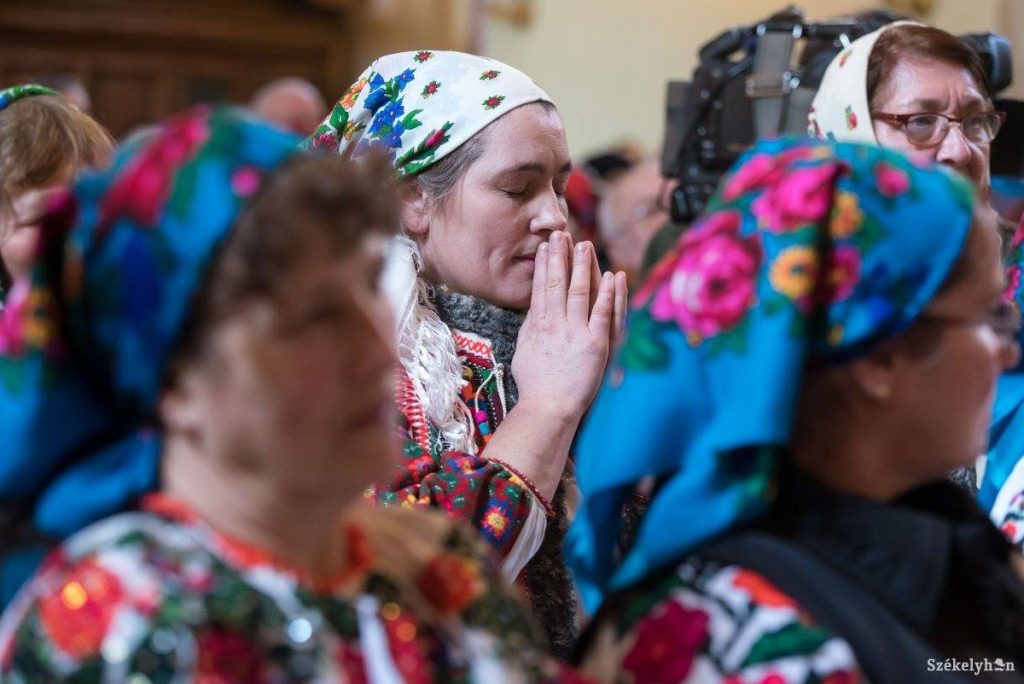 Nach 30 Jahren können Tschangos die Messe auf Ungarisch anhören post's picture