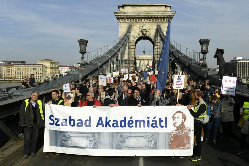 Wissenschaftler demonstrieren für Forschungsfreiheit post's picture