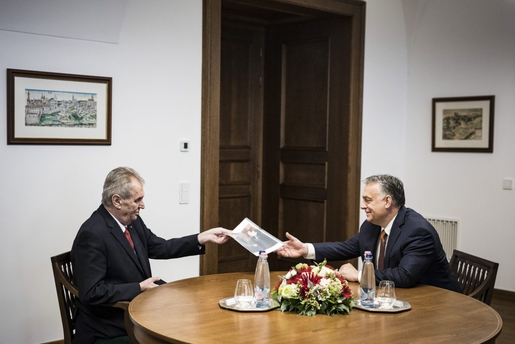 Orbán und Zeman diskutieren über V4-Zusammenarbeit in Budapest post's picture