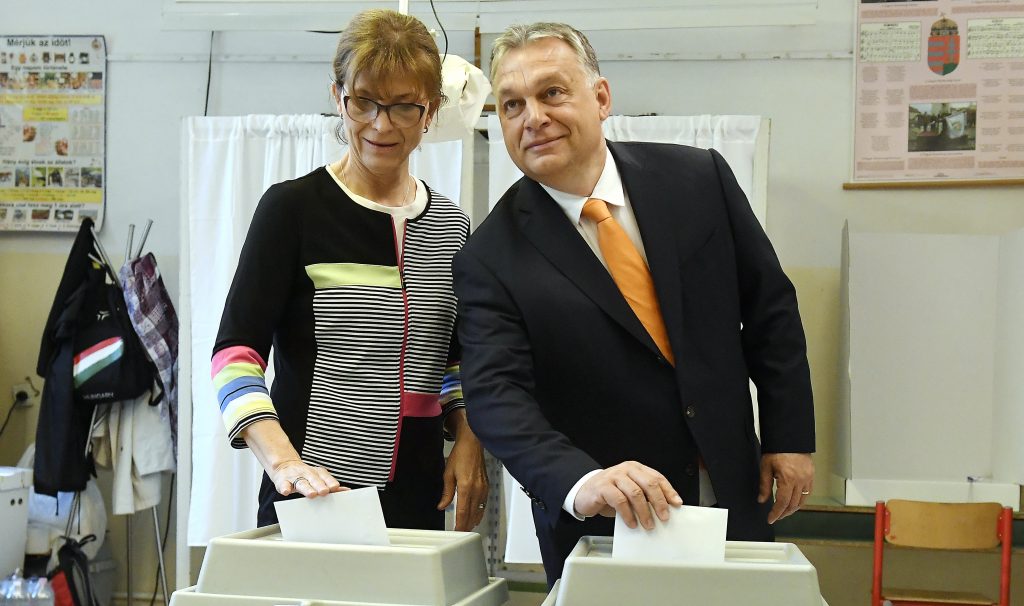 Premier Orbán stimmt ab und ist optimistisch post's picture