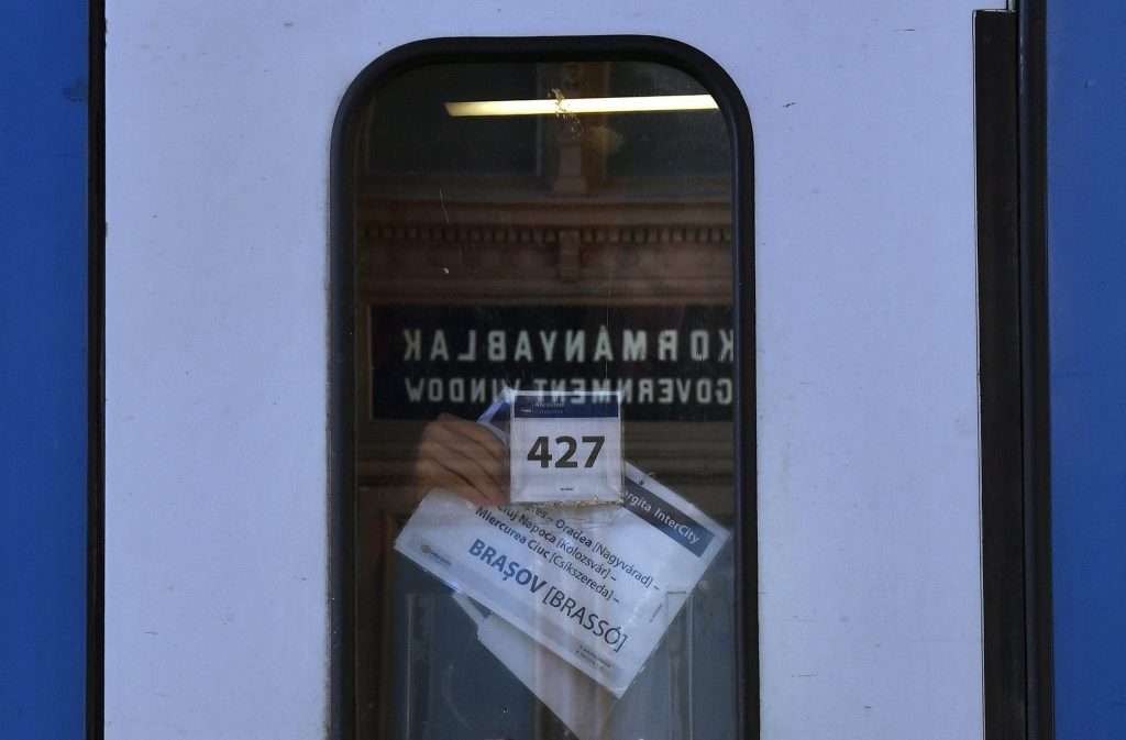 Trinanon 100: Ortsnamen an Eisenbahnschildern auch in ungarischer Sprache post's picture