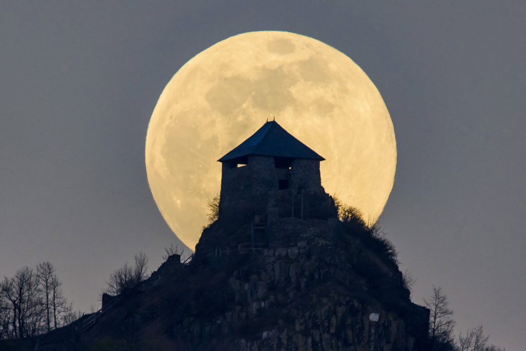 Aufgehender Mond in Ungarn post's picture
