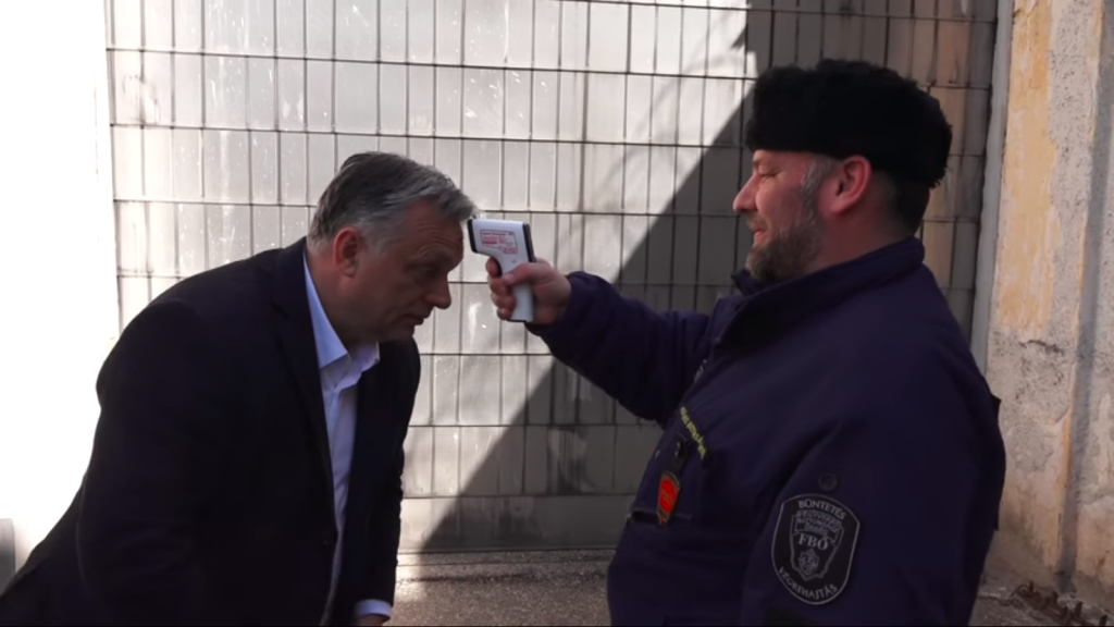 Orbán checkt die Herstellung von Gesichtsmasken im Gefängnis post's picture