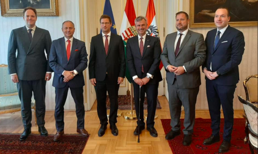 Kanzleramtsminister: Ungarn und Österreich ergreifen ähnliche Maßnahmen post's picture