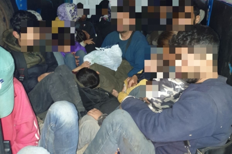 Zwei tote Migranten in einem ungarischen Kleinbus im Burgenland gefunden