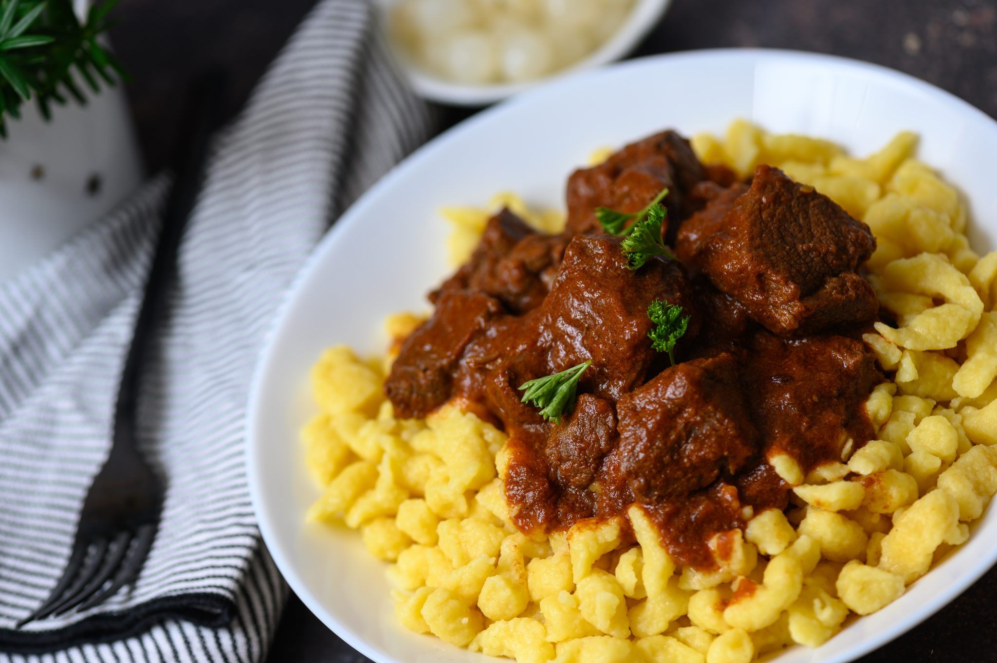 &amp;quot;Es gibt keinen Sonntag ohne das ungarische Pörkölt&amp;quot; - Rehgulasch mit ...