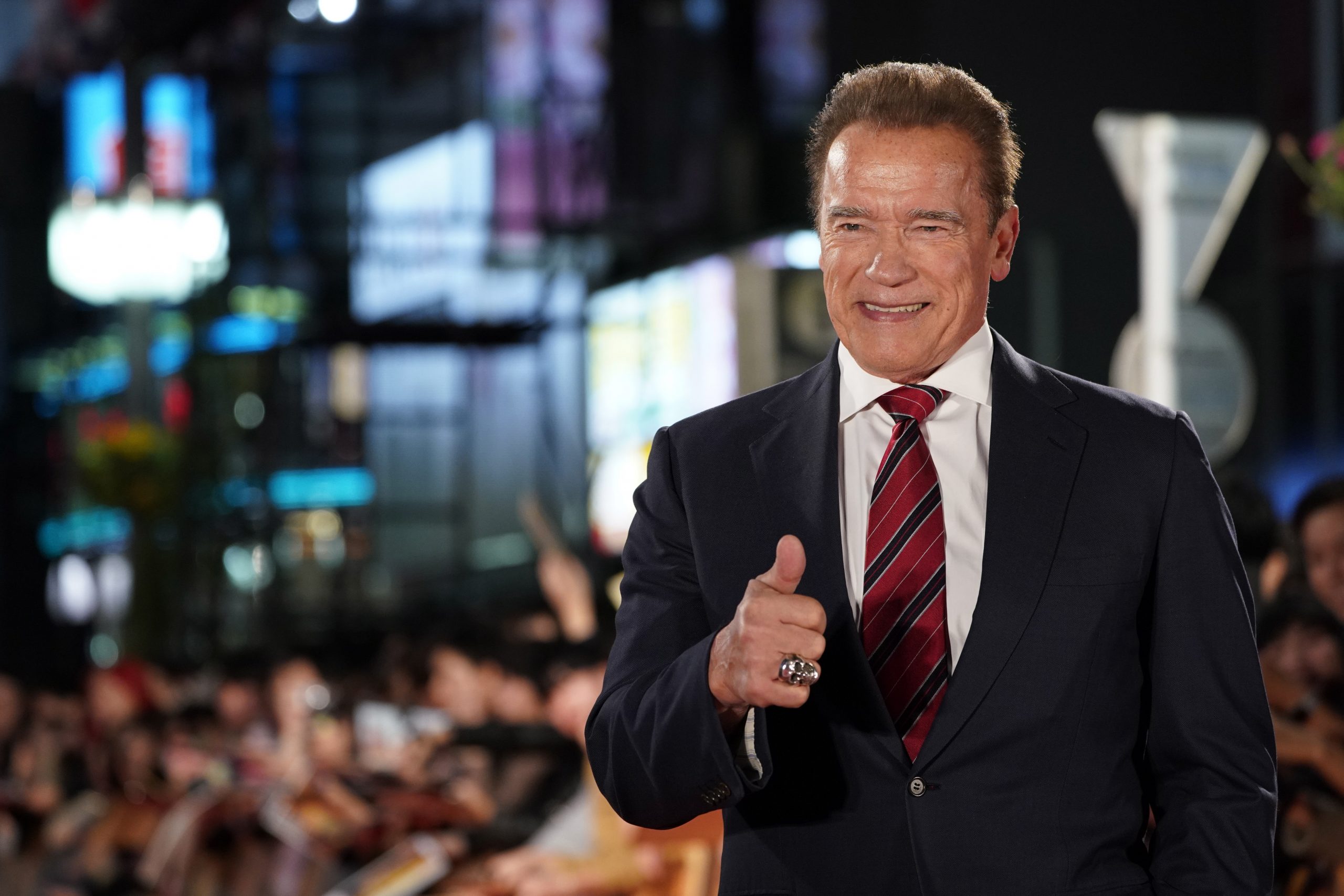 Corona-Maßnahmen: Arnold Schwarzenegger wurde im ungarischen Fernsehen live angerufen! Video!