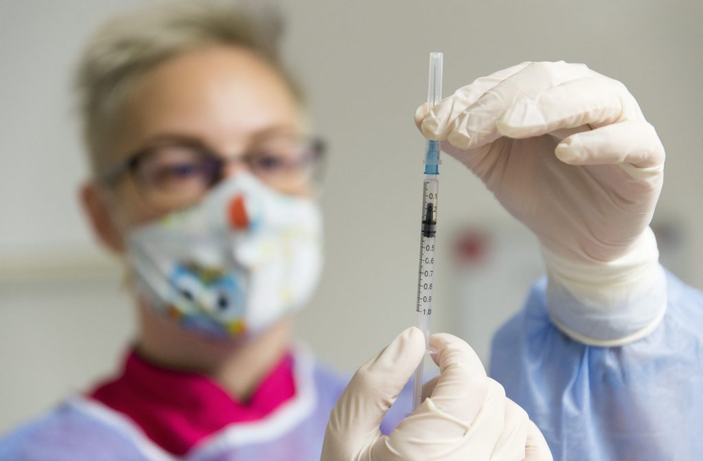 Ungarische Parteien beginnen mit Kampagnen für Coronavirus-Impfstoffe post's picture