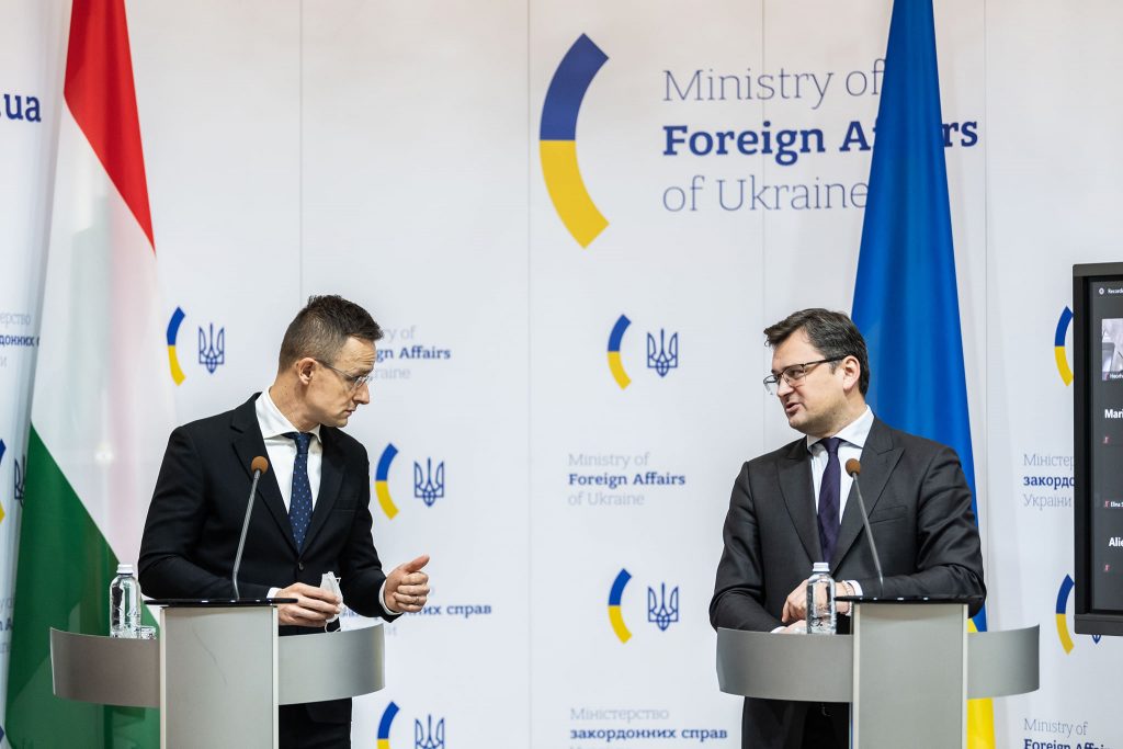 Außenminister in der Ukraine: Szijjártó schlägt Änderungen zum umstrittenen Unterrichtsgesetz vor post's picture