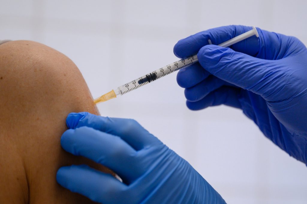 40.000 Ampullen russischer Impfstoff bereits in Ungarn, Ärztekammer ist besorgt post's picture