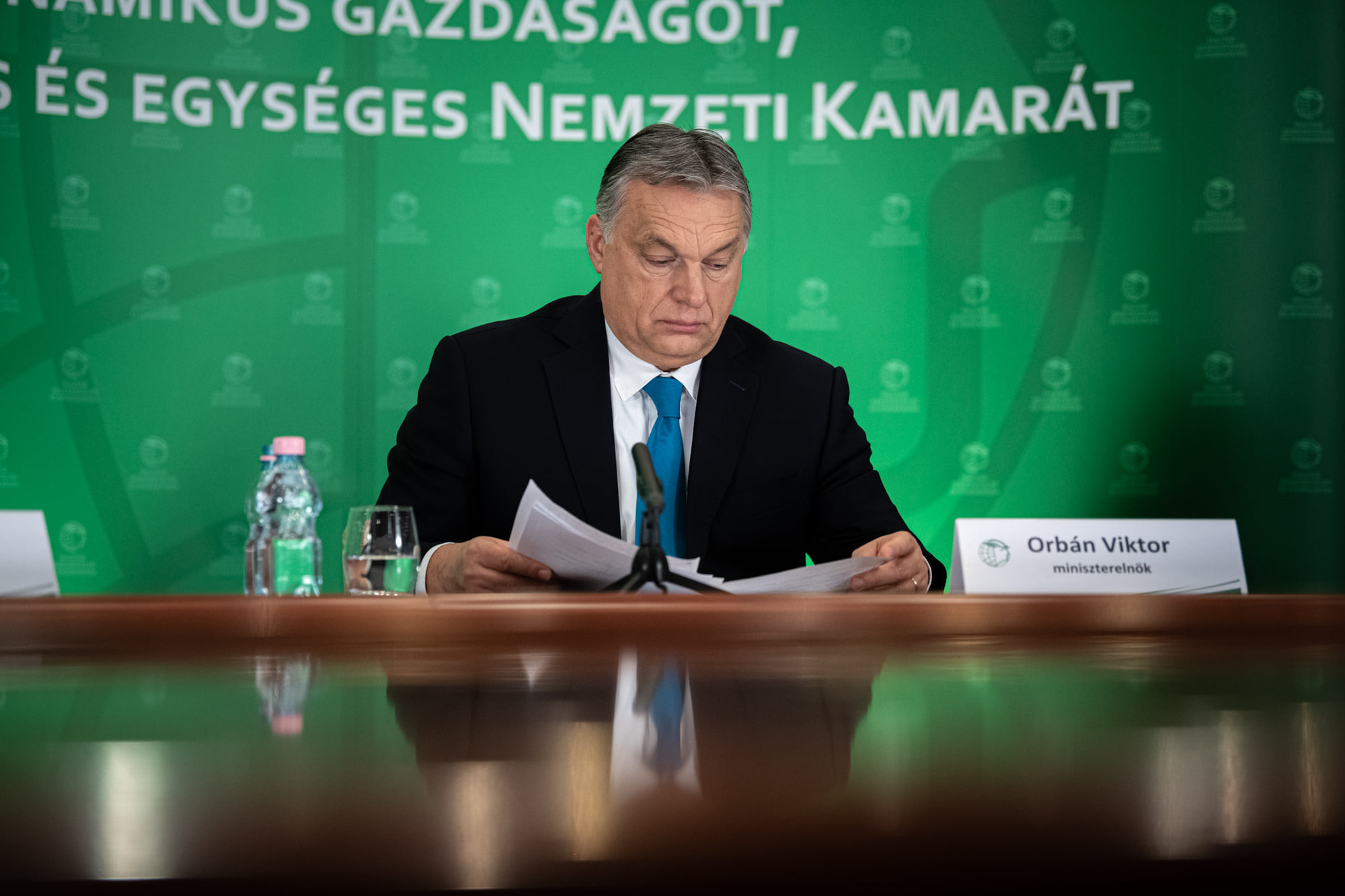 Orbán kündigt Nationale Konsultation über die Wiedereröffnung des Landes an