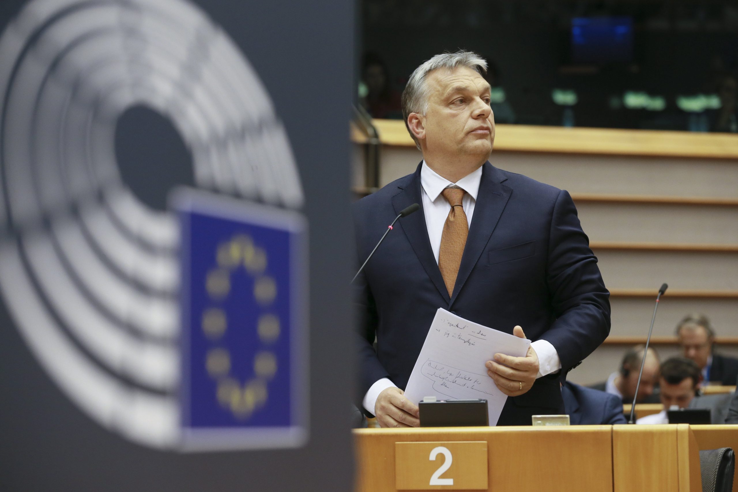 EVP stimmt mit Zweidrittelmehreit der neuen Geschäftsordnung zu, Fidesz verlässt die Fraktion