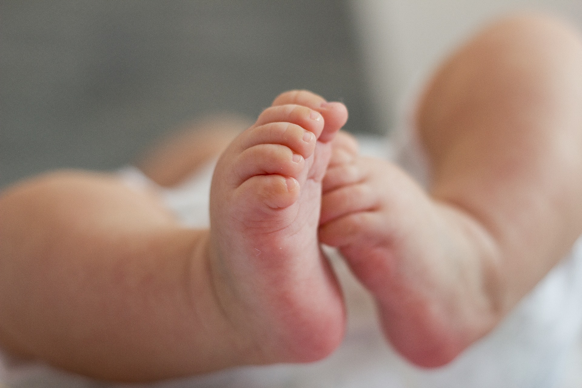 Geburtenrate sinkt in den ersten zwei Monaten, Todesfälle steigen