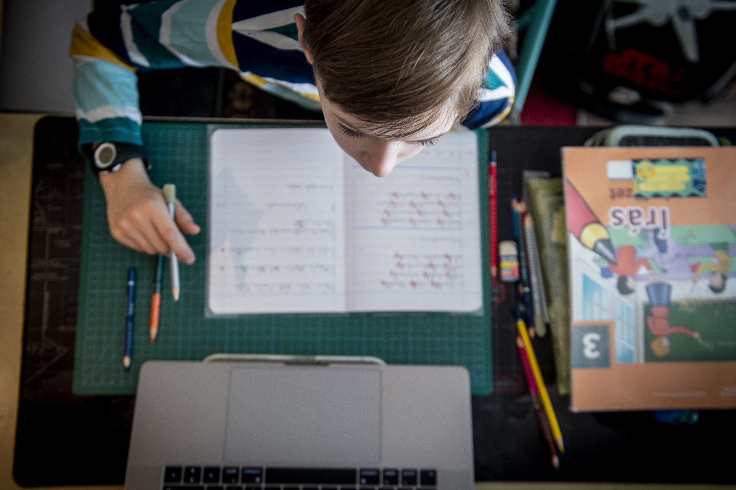 Ungarische Schüler in digitalen Klassenzimmern erhalten im Mai kostenloses Internet