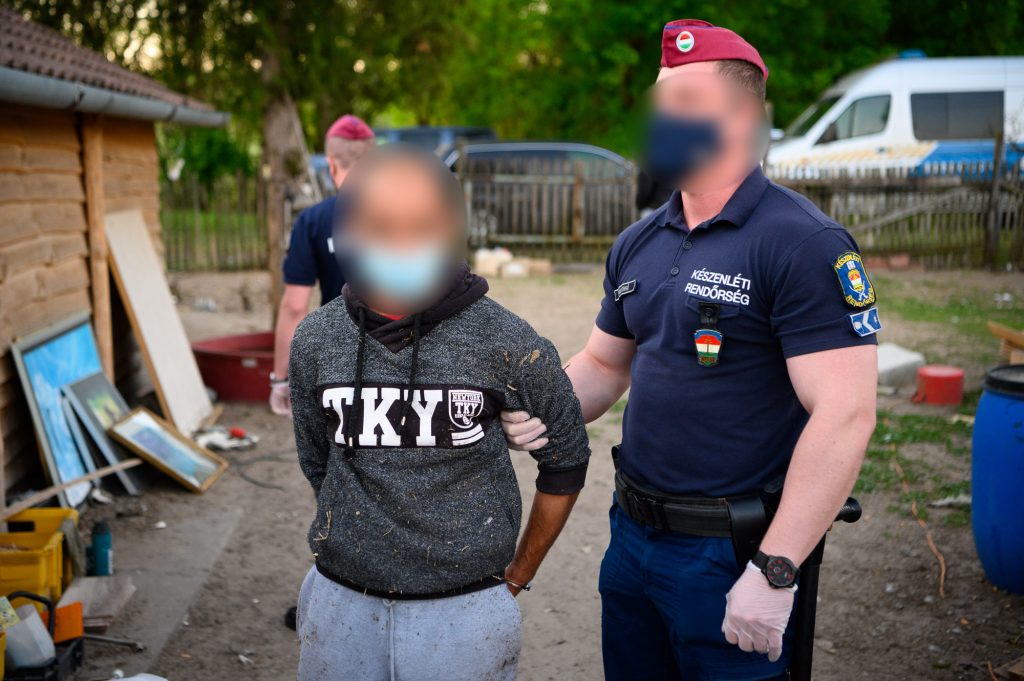 Menschenschmugglerring in Ungarn verhaftet – Fotos post's picture
