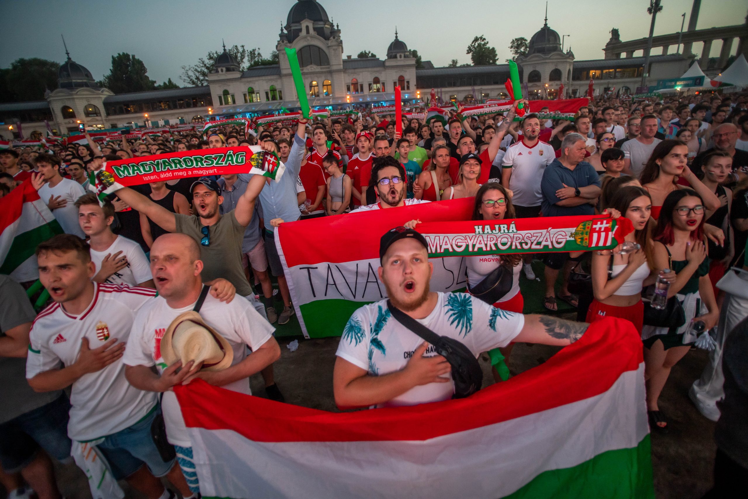So haben die ungarischen Fans ihre Mannschaft unterstützt – Fotos!