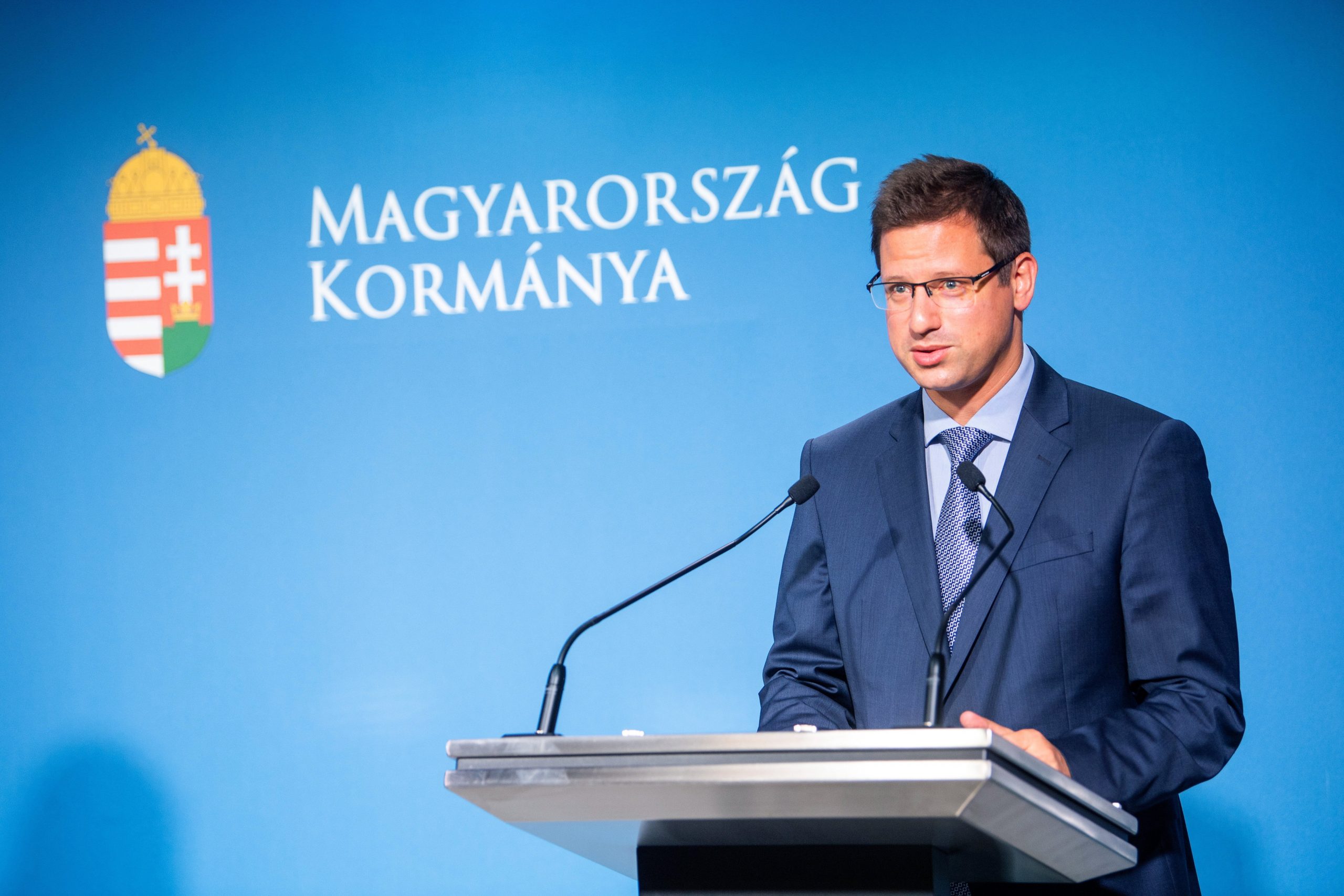 Kanzleramtsminister Gulyás: Maskenpflicht entfällt ab 5,5 Millionen Geimpften