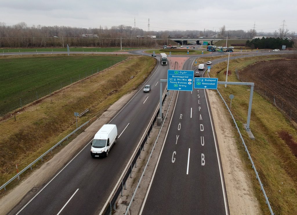 Opposition: „Die Ungarn werden für die Autobahnkonzession bezahlen, Fidesz-Oligarchen gewinnen daran“ post's picture