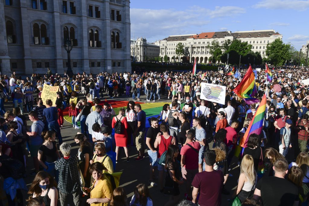 „Homosexuellen-Gesetz“: Aufforderungsschreiben gefolgt von einer Klage gegen Ungarn erwartet post's picture