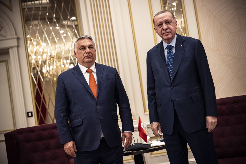 Hälfte der Regierung reist in die Türkei post's picture