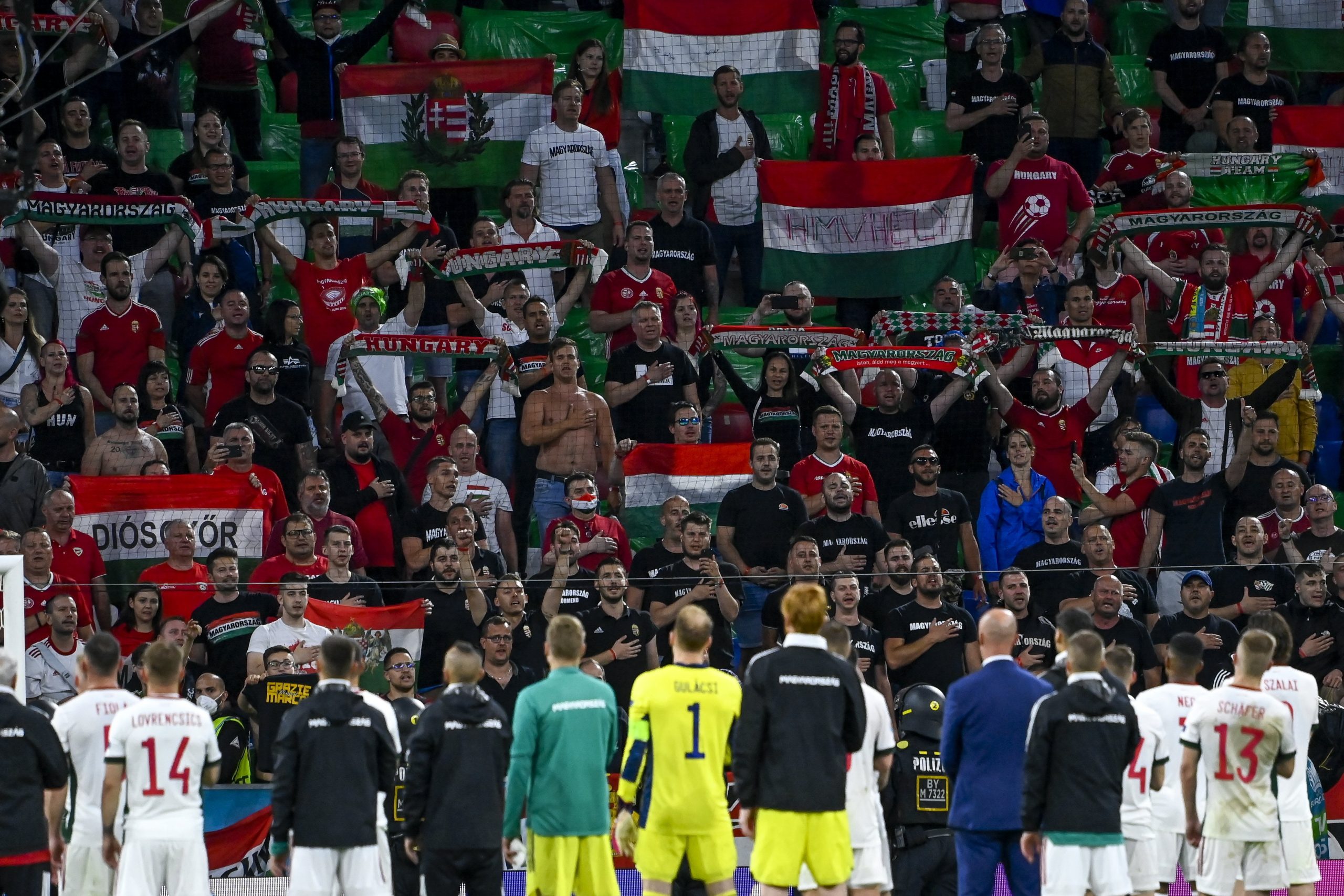 EURO 2020: Staatsanwaltschaft München beschuldigt ungarische Fans des Hitlergrußes und der Bewerfung von Polizisten
