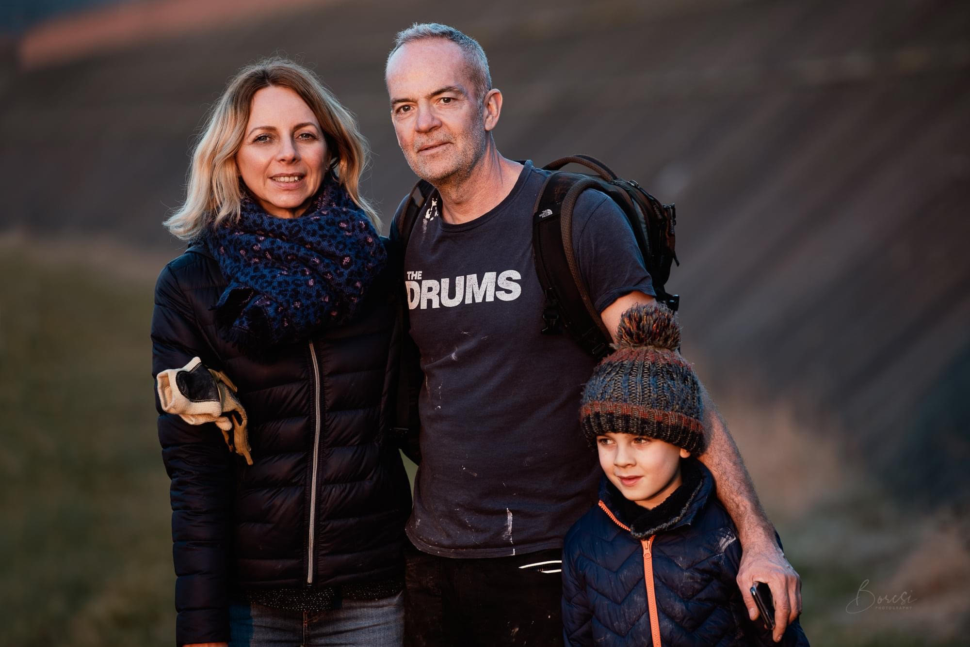 Britischer Feuerwehrmann und Familie ziehen nach Ungarn und widmen Freizeit für die Reinigung der Theiß