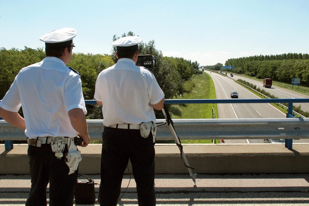 Ungarische Polizei belohnt Fahrer, die sich an das Tempolimit halten post's picture