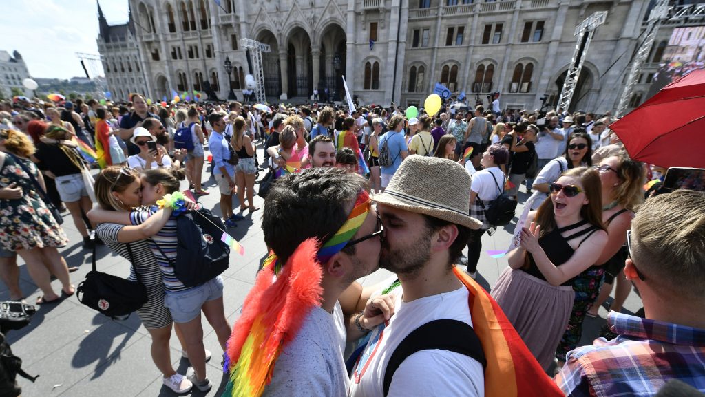 Botschaften unterstützen LGBTQI+-Gemeinde vor der Pride-Parade post's picture