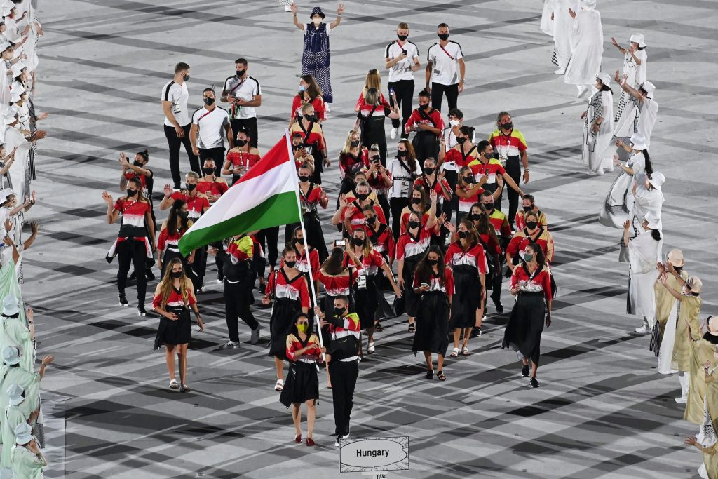 Tokio 2020: Ungarisches Team zog in die leere Arena als 144. Nation ein post's picture