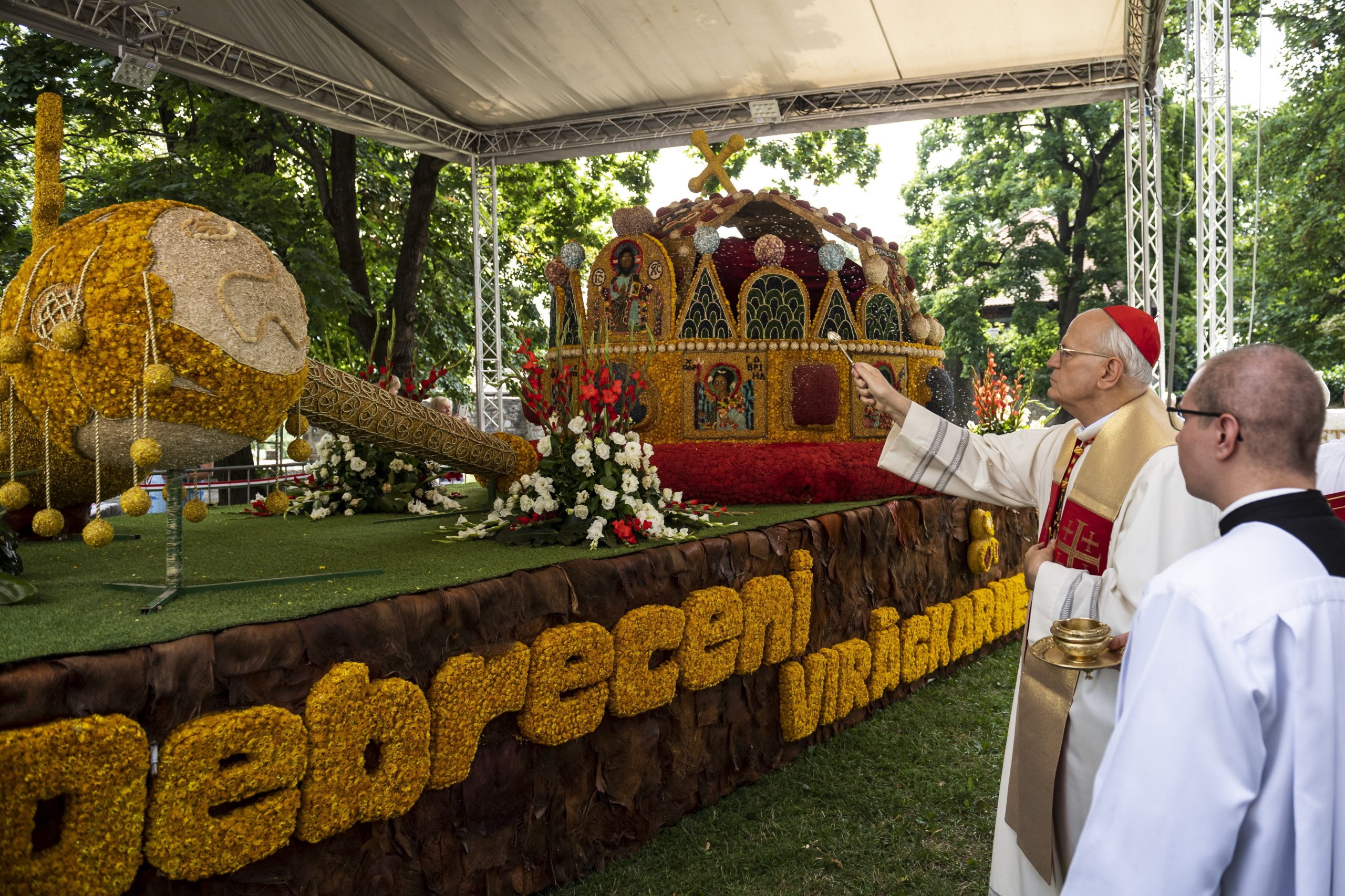 Blumenwagen für den Eucharistischen Weltkongress