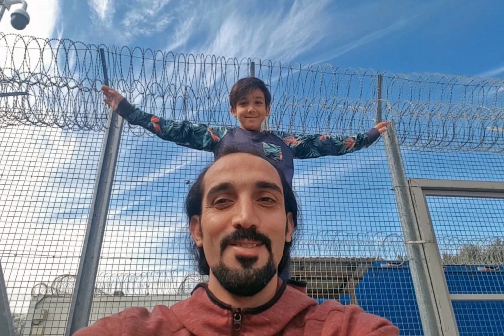 Iranischer Vater und Sohn erhalten nach fast 1.000 Tagen Flüchtlingsstatus post's picture
