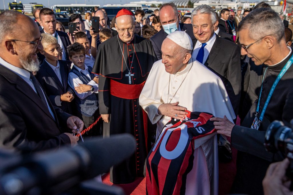 Puskás-Fußballtrikot unter den Papstgeschenken post's picture