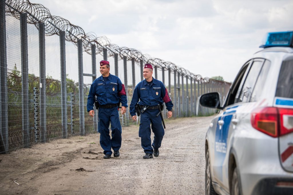 Grenzschutz: Ungarn und Österreich wollen gemeinsame Patrouillen organisieren post's picture