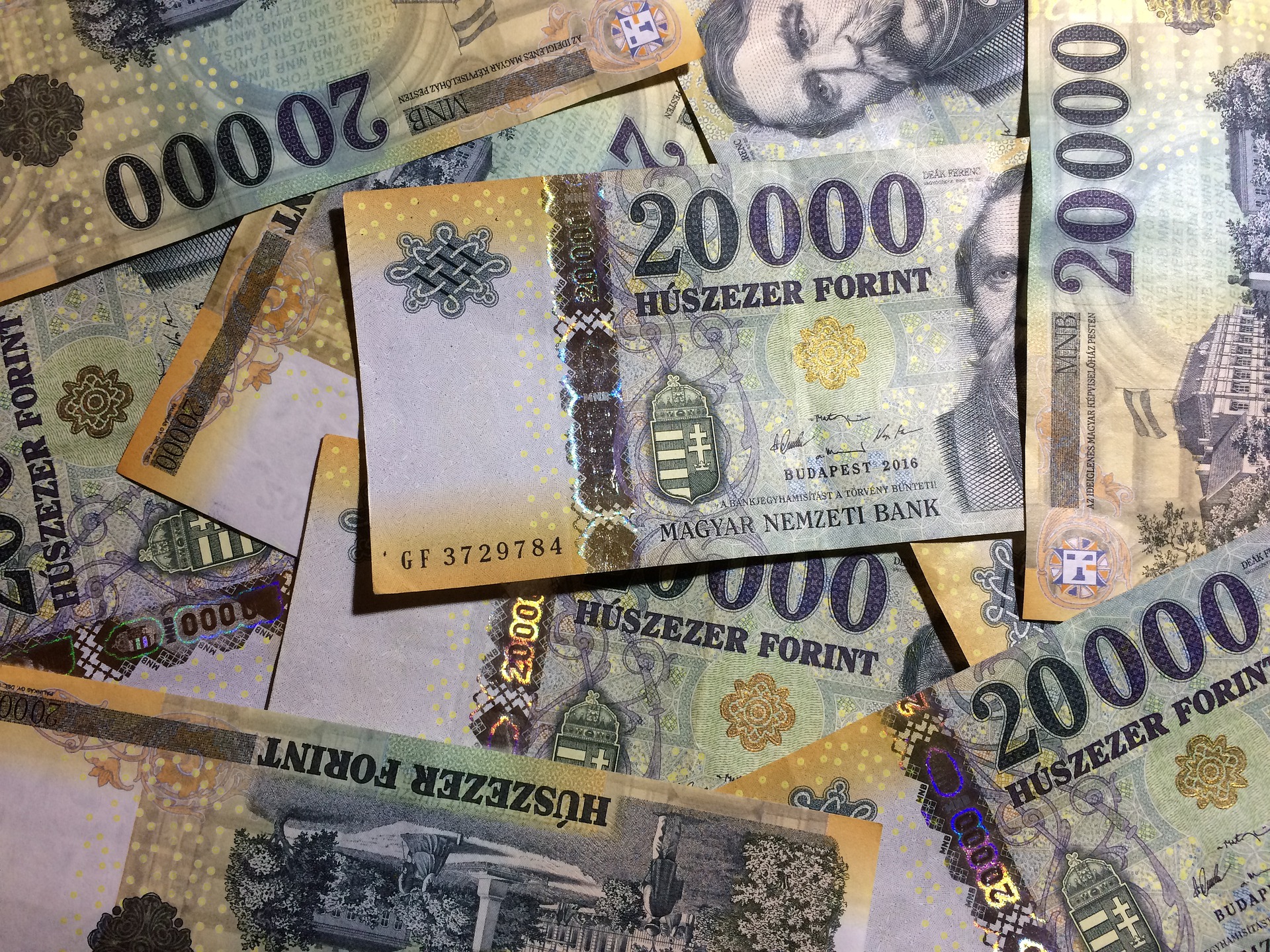 Budapost: Nationalbank erhöht Leitzins