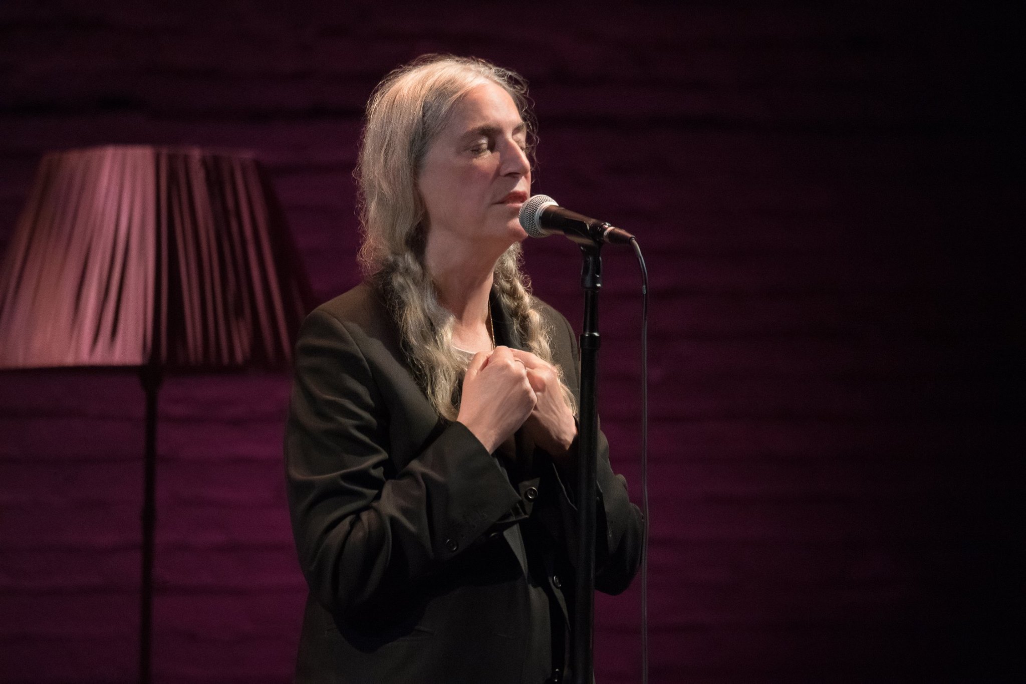 Patti Smith teilt ihre Liebe zur ungarischen Literatur bei einem Budapester Konzert