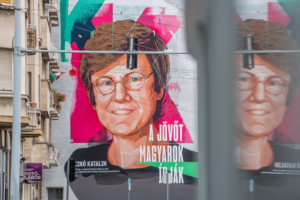 Karikó-Wandgemälde in Budapest beschädigt post's picture