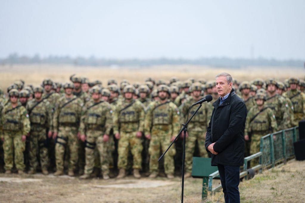 Verteidigungsminister: Ungarn muss Militärreform und Grenzschutz fortsetzen post's picture