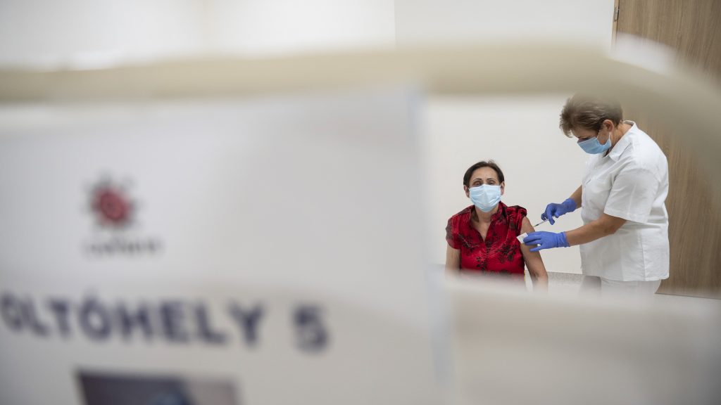 2-3.000 Beschäftigte im Gesundheitswesen weigern sich, sich impfen zu lassen post's picture