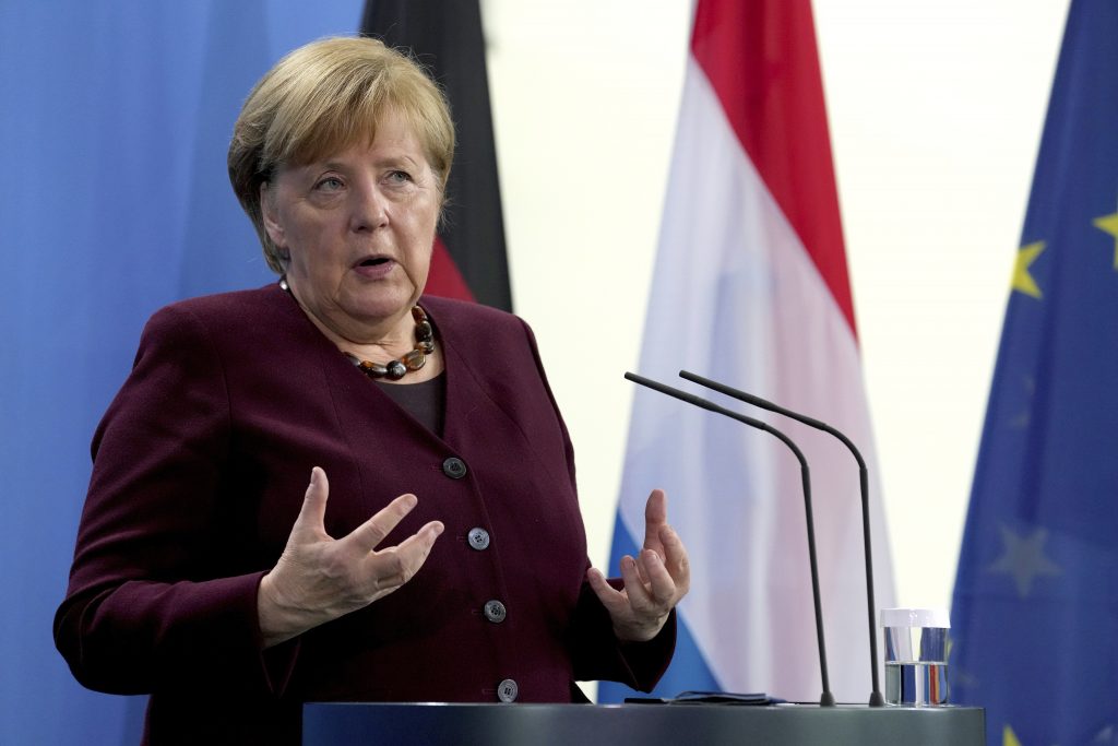 Merkel fordert EU auf, Kompromiss mit Polen und Ungarn zu suchen, bevor sie EU-Mittel stoppt post's picture