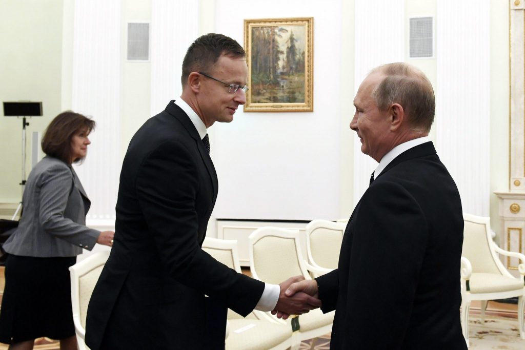 Putin verleiht Ungarns Außenminister den Orden der Freundschaft post's picture