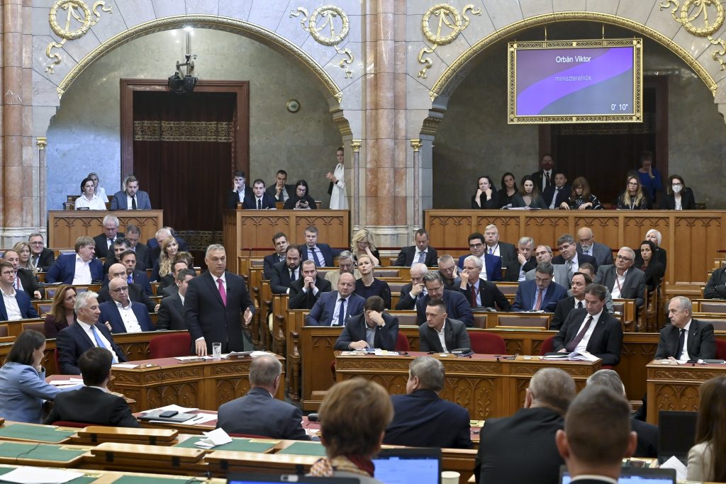 Eine Woche vor den Wahlen behält Fidesz die Führung vor dem Oppositionsbündnis post's picture