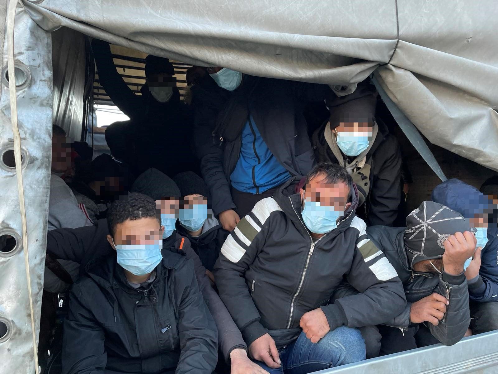 97 Migranten im rumänischen Lastwagen gefunden