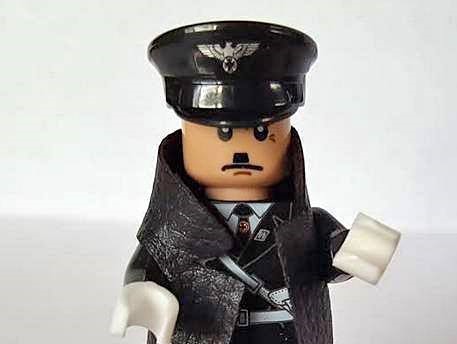 Verfälschte Lego-Figuren mit nazi-Bekleidung auf einer Website post's picture