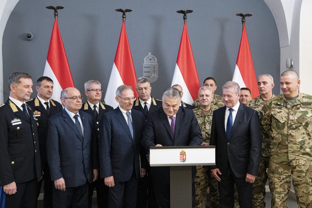 Orbán kündigt 10%ige Gehaltserhöhung für Polizisten und Soldaten an post's picture