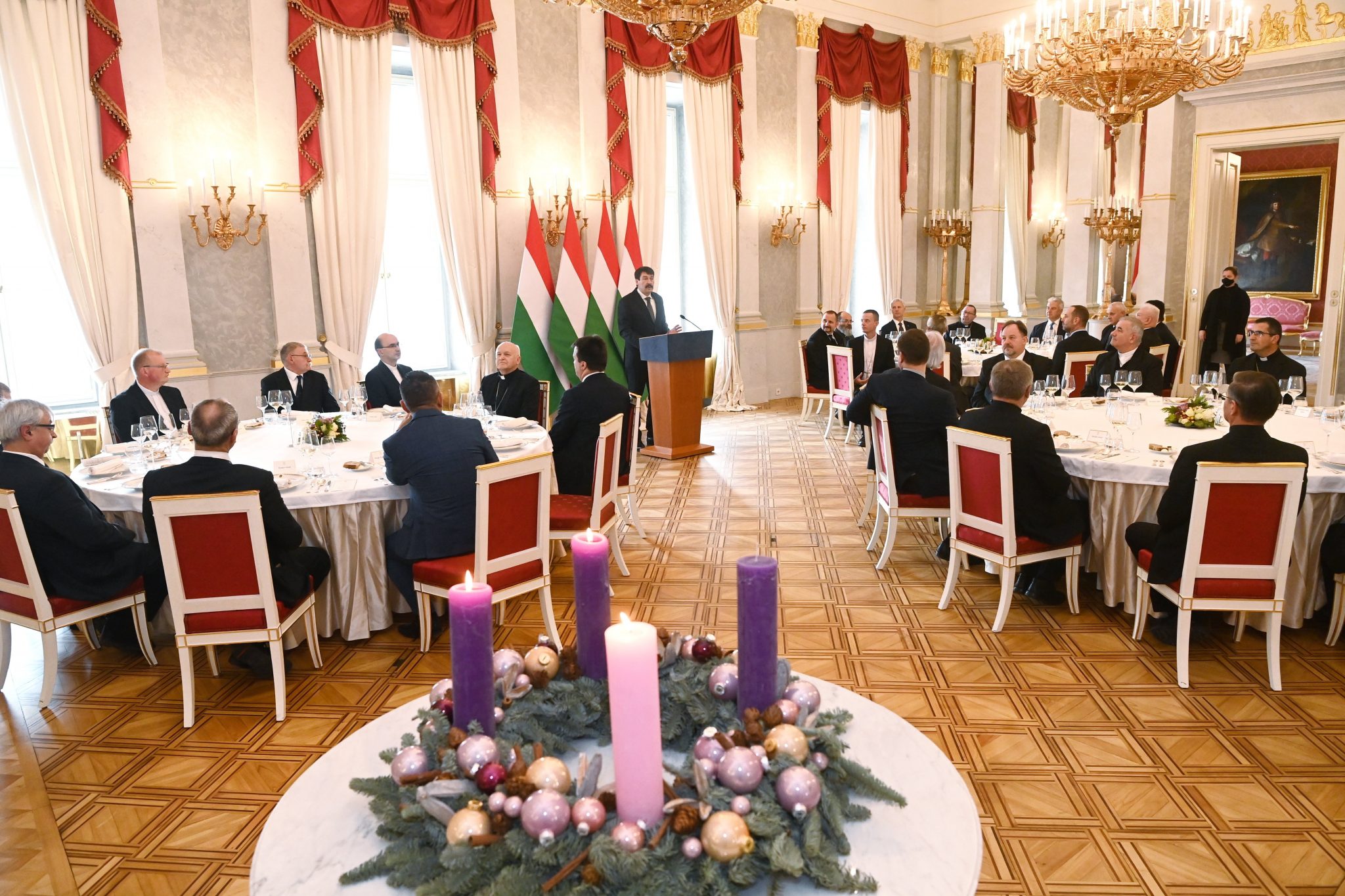 Staatspräsident Áder: Ungarn in der Welt unterstützen sich gegenseitig