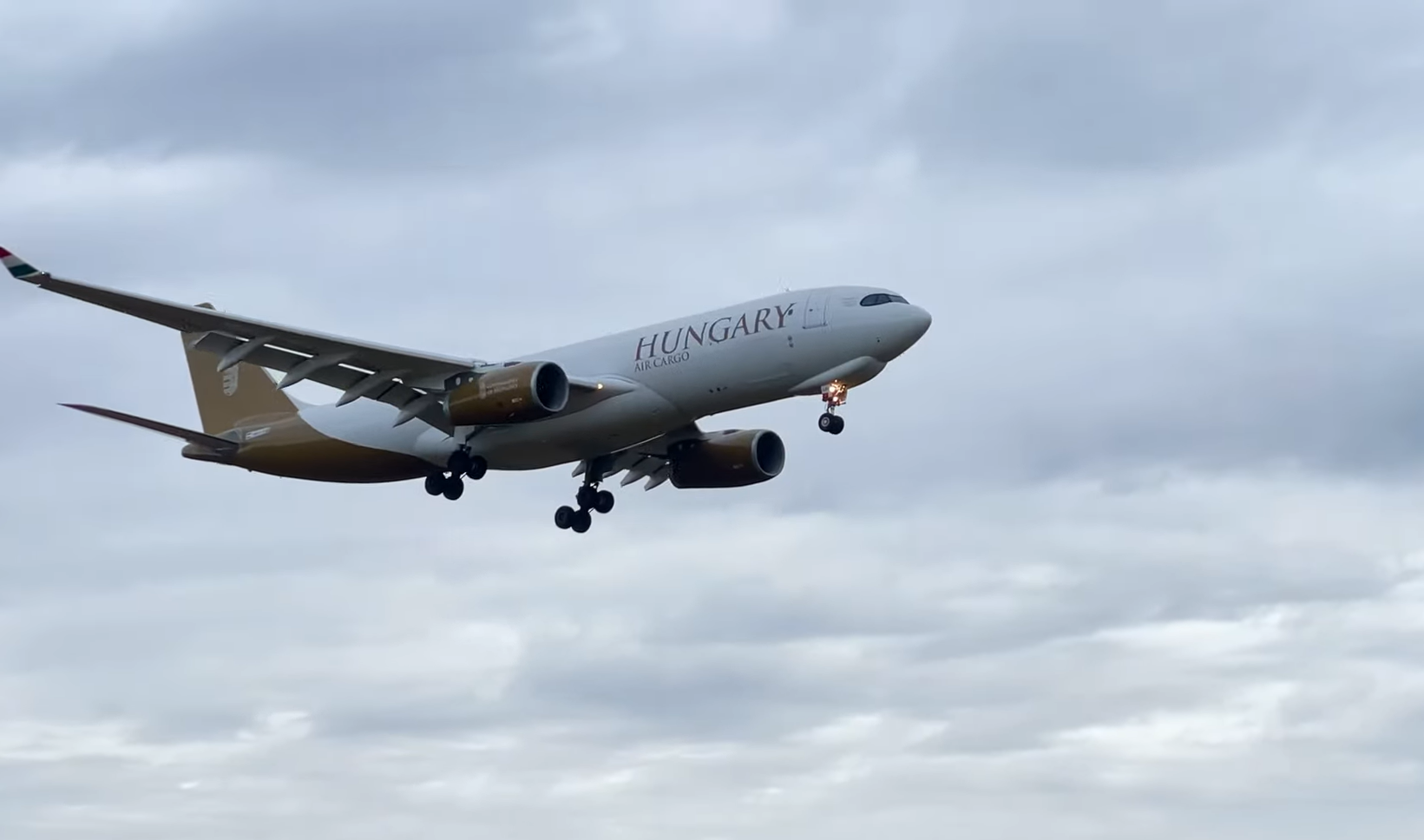 Staatliches ungarisches Transportflugzeug fliegt künftig nach Doha